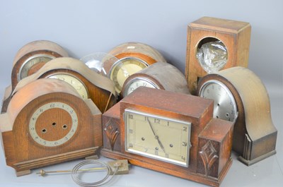Lot 101 - A group of eight oak cased mantle clocks to...