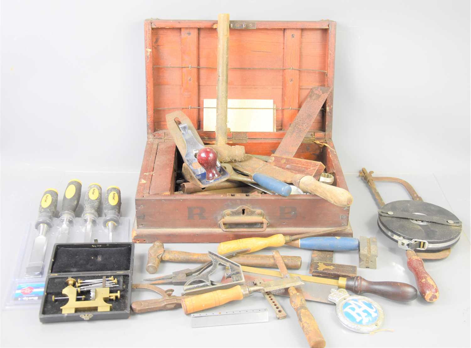 Lot 446 A group of vintage tools to include a Record