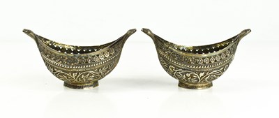 Lot 129 - A fine pair of Indian silver boat form bon bon...