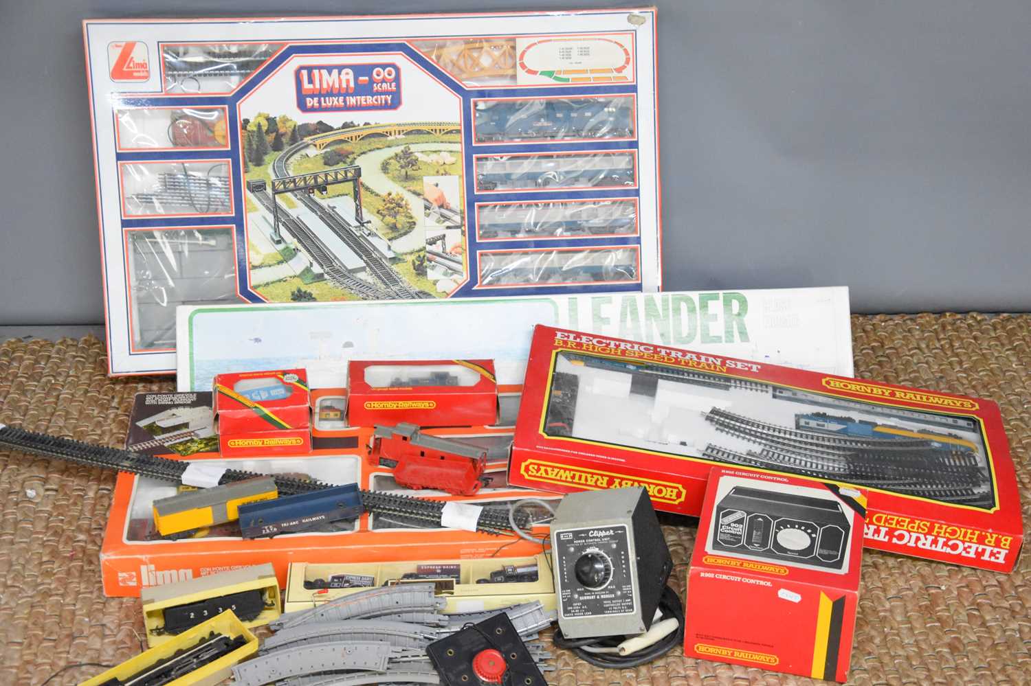 Lot 369 - Two 00 gauge train sets comprising of a Lima...