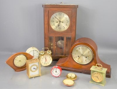 Lot 304 - A group of clocks to include an onyx mantle...
