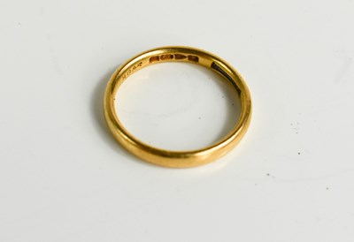 Lot 203 - A 22ct gold wedding band, size N 1/2, 3.2g.