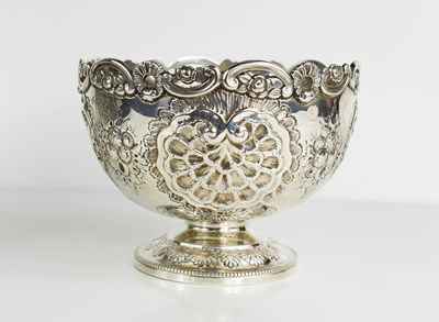 Lot 425 - A silver pedestal bowl embossed with shell...