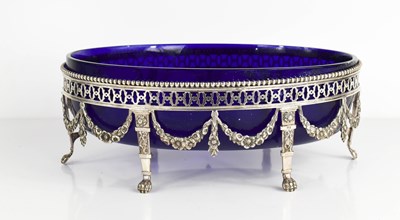 Lot 442 - A Regency period silver and blue glass lined...