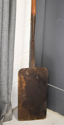 Lot 474 - A 19th century bakers bread shovel, with iron...