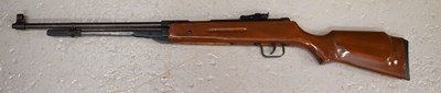 Lot 331 - An air rifle.