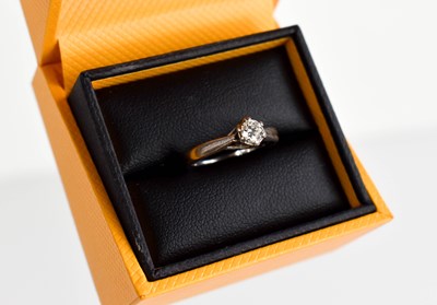 Lot 139 - An 18ct white gold and diamond solitaire ring,...