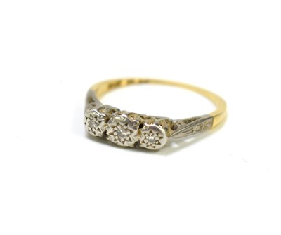 Lot 63 - An 18ct gold ring set with three small...