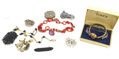 Lot 285 - A group of Edwardian and later jewellery to...