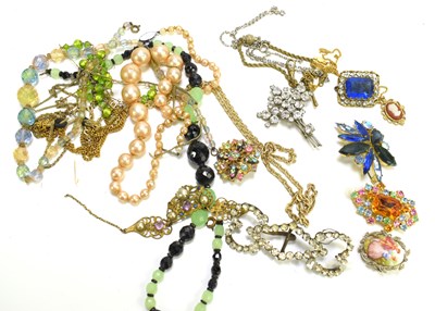 Lot 238 - A group of vintage jewellery to include...