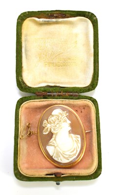 Lot 67 - A vintage 9ct gold [tested as] cameo brooch...