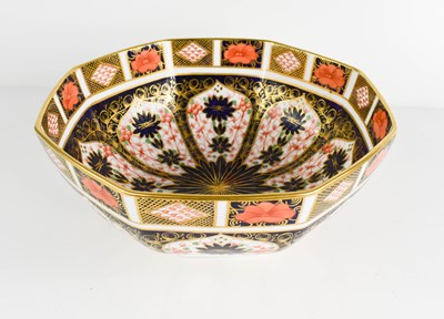 Lot 490 - A Royal Crown Derby bowl in the Imari 1128...