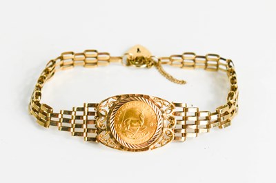 Lot 156 - A 9ct gold gate form bracelet with a 10th...