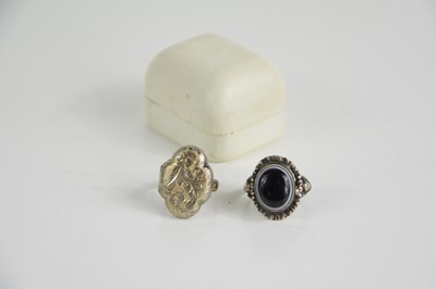 Lot 284 - A silver locket ring together with a bulls eye...