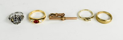 Lot 283 - A 9ct rose gold T bar and clasp together with...