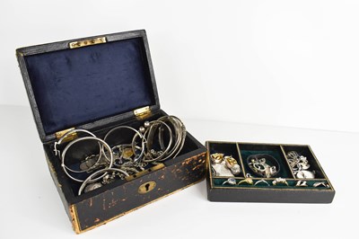 Lot 280 - A vintage jewellery box containing a group of...