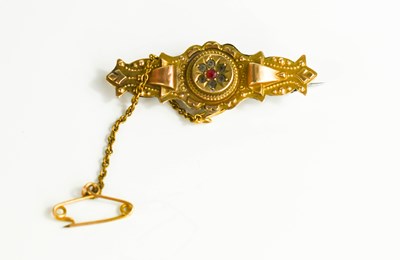 Lot 55 - A Victorian 9ct gold brooch with central set...