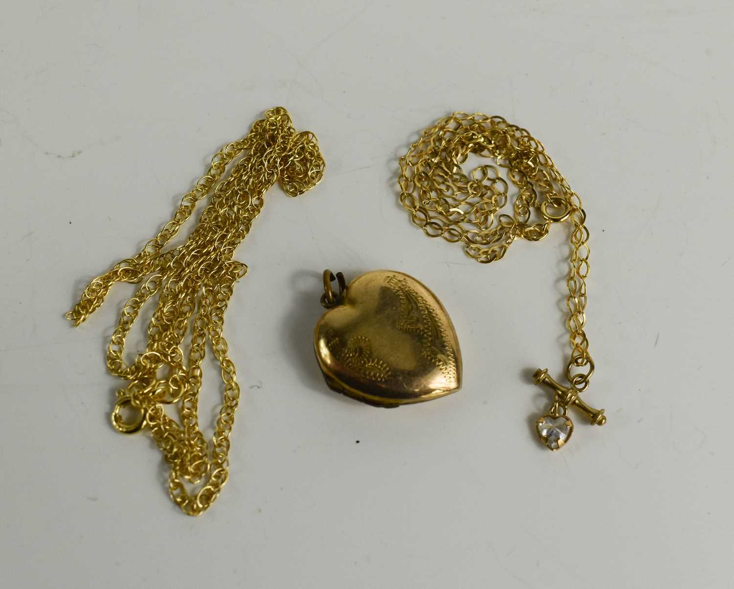 Lot 78 - Two 9ct gold fine link chains, one with paste...