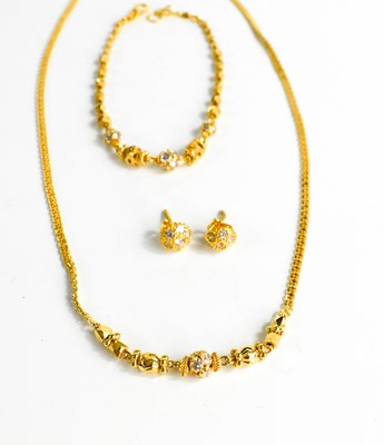 Lot 200 - A 22ct gold Indian necklace and bracelet set...