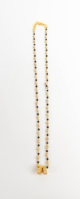 Lot 99 - An Indian 22ct gold and paste necklace.