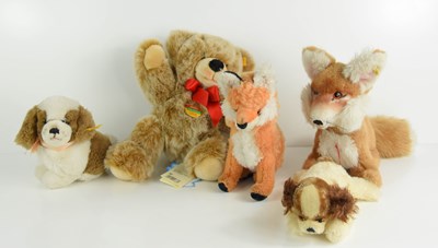 Lot 593 - A group of Steiff animals to include two foxes...