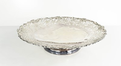 Lot 446 - A fine silver pedestal dish, by Henry Wigfull,...