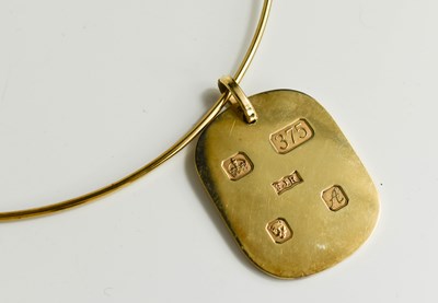 Lot 18 - A 9ct gold ingot pendant on a 9ct gold hoop...