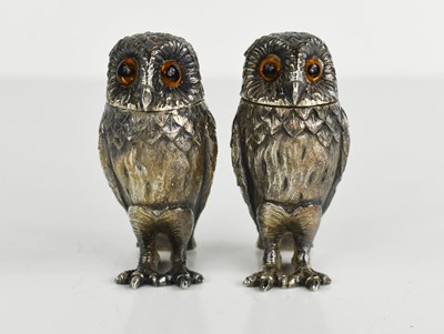 Lot 456 - A silver salt and pepper in the form of owls,...