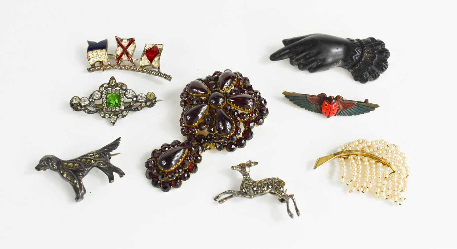 Lot 34 - A group of Victorian and later brooches, to...