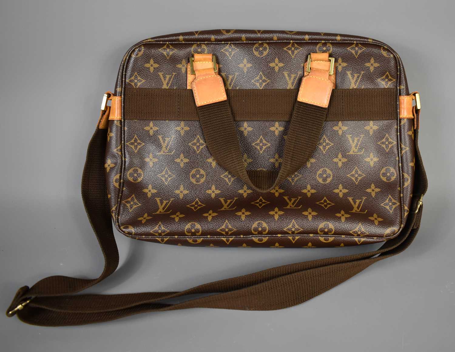 Lot 583 - A vintage Louis Vuitton Sac Bosphire, CA1025,...