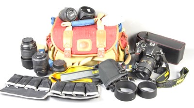 Lot 303 - A Nikon D3200 SLR digital camera and various...