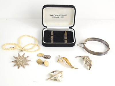 Lot 231 - A group of silver jewellery to include two...