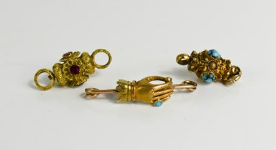 Lot 55 - A Georgian gold and turquoise bar brooch, in...