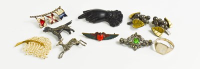 Lot 181 - A selection of Georgian and later brooches, to...