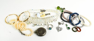 Lot 182 - A group of various jewellery to include pearl...
