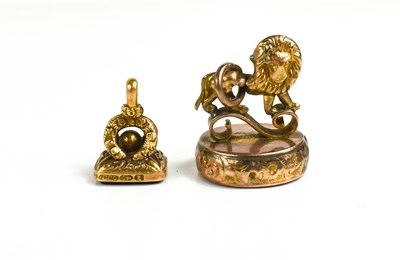 Lot 195 - A 9ct gold lion form and agate set fob,...