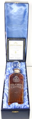 Lot 102 - A limited edition Glamis Castle 25yr old...