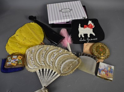 Lot 186 - A group of ladies accessories, comprising a...