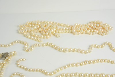 Lot 295 - A selection of pearl necklaces, to include a...