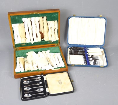 Lot 300 - A set of six silver teaspoons, cased A...