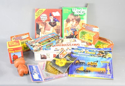 Lot 309 - A group of vintage toys and games to include...