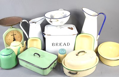 Lot 78 - A group of vintage kitchen enamel ware to...
