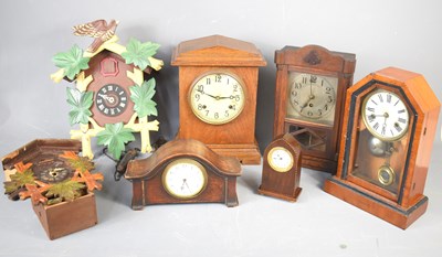 Lot 399 - A group of vintage clocks to include two...