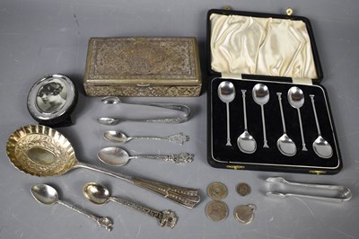 Lot 14 - A group of silver items including a set of...