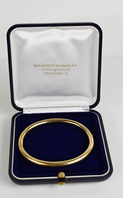 Lot 40 - A 14ct gold bangle, with hinged clasp, 13.50g,...