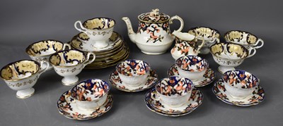 Lot 135 - An Aynsley part tea service, Rd number 222022,...