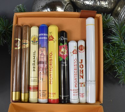 Lot 127 - A selection of cigars to include Vega Real, La...