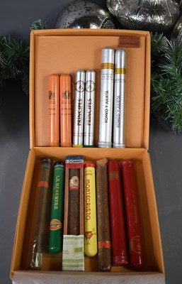 Lot 126 - A selection of cigars to include Romeo Y...