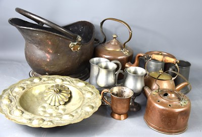 Lot 294 - A group of pewter tankards, copper kettles,...