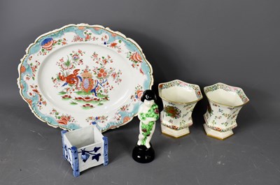 Lot 130 - A group of porcelain including a Chamberlains...